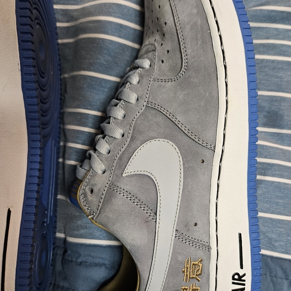 LeBron Nike shoes size 10 grey/white. Chamber of fear - Picture 7 of 12